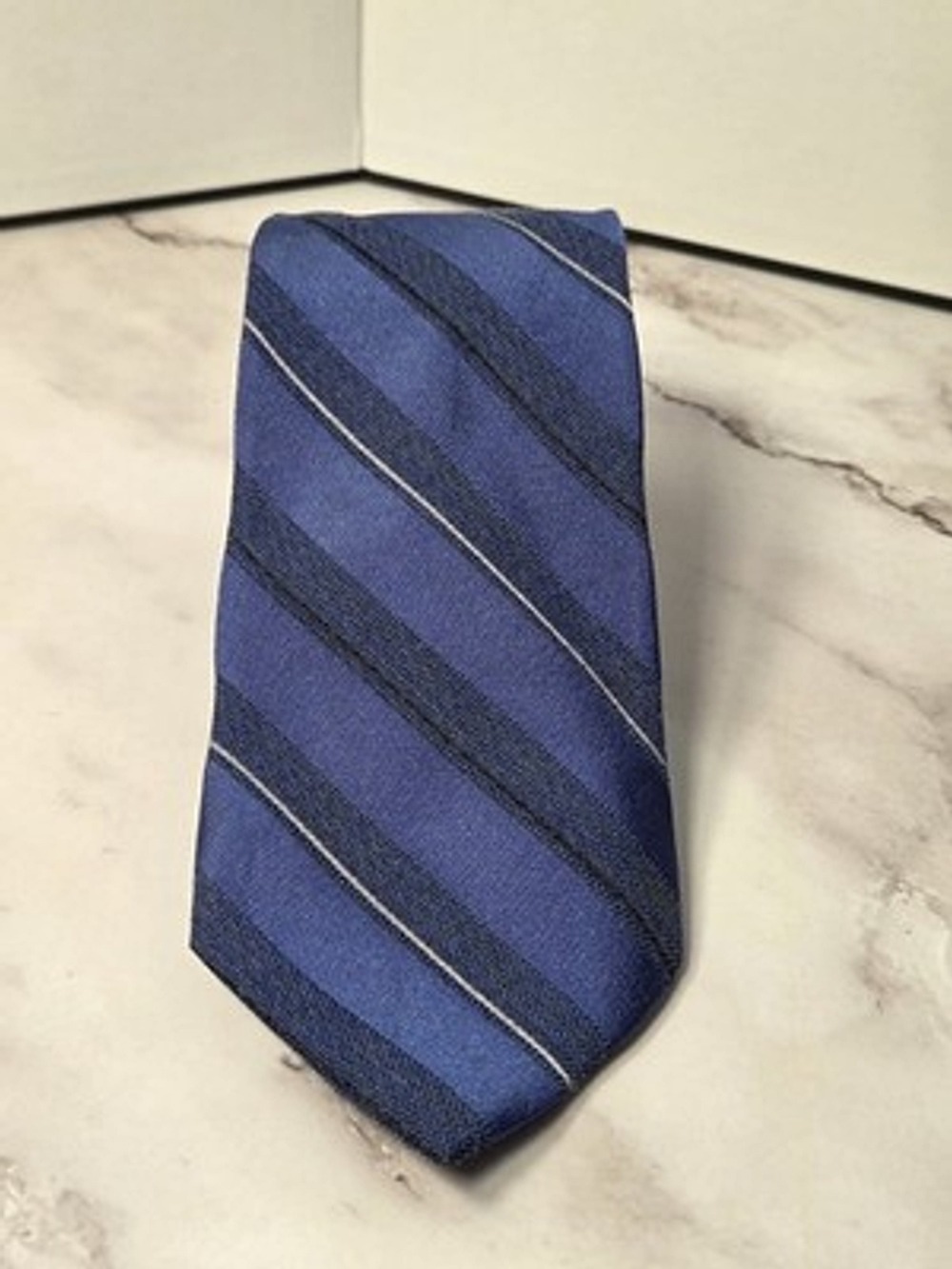 Calvin Klein 100% Silk Blue Striped Tie Men's Classic Diagonal Neck Tie